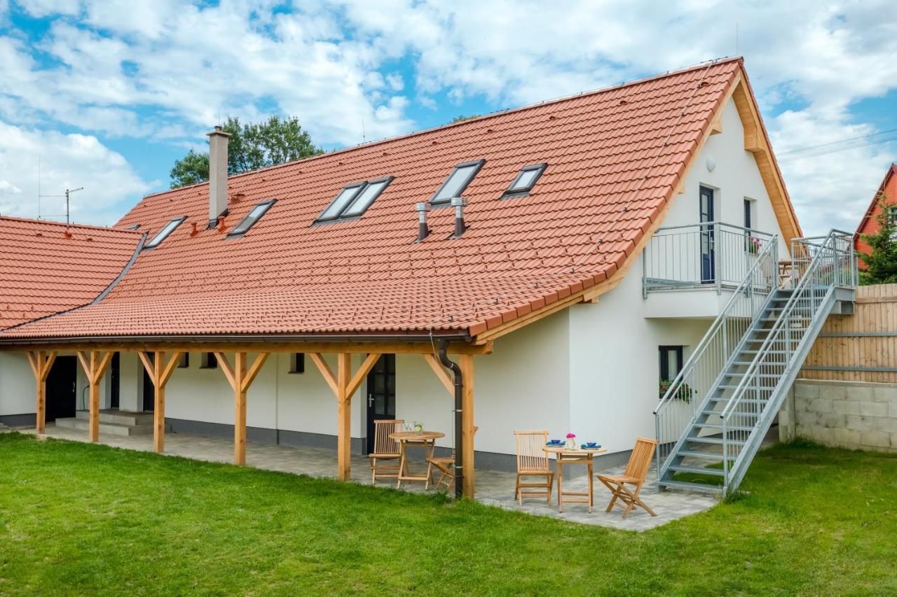 Apartmany Jedovary Trhové Sviny Eksteriør bilde
