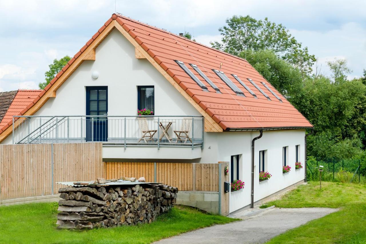Apartmany Jedovary Trhové Sviny Eksteriør bilde